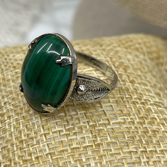 Vintage Sterling Silver Green Malachite Ring, Prong-Set Oval, Size 7 - Picture 10 of 13
